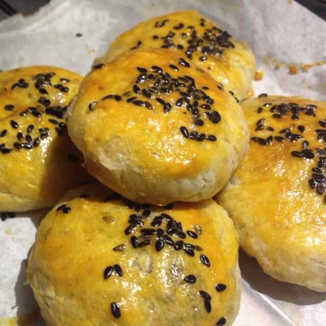 香酥黑芝麻红豆饼