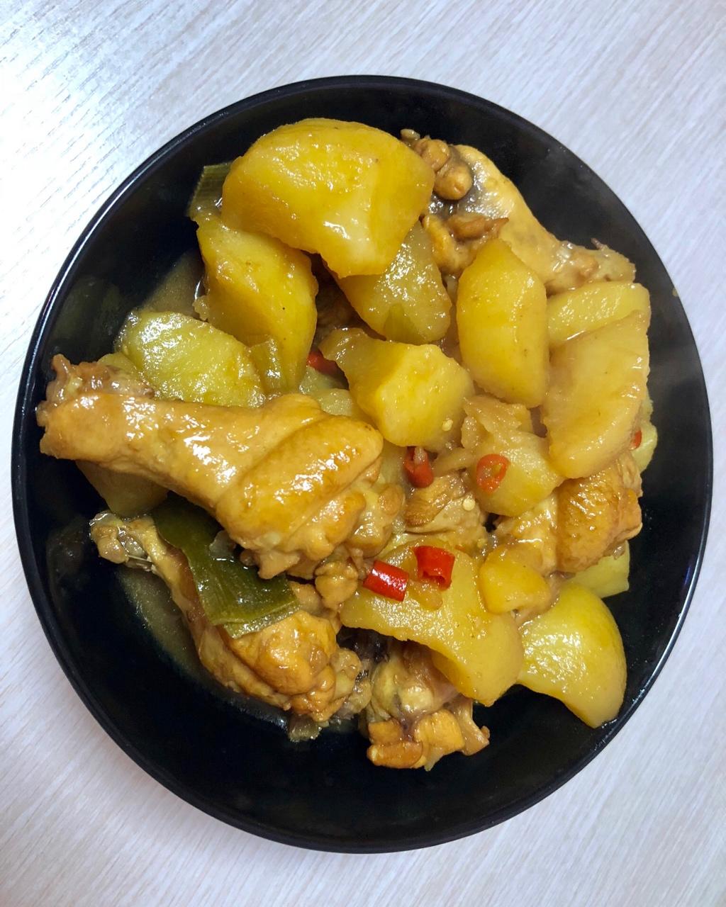 土豆炖翅根