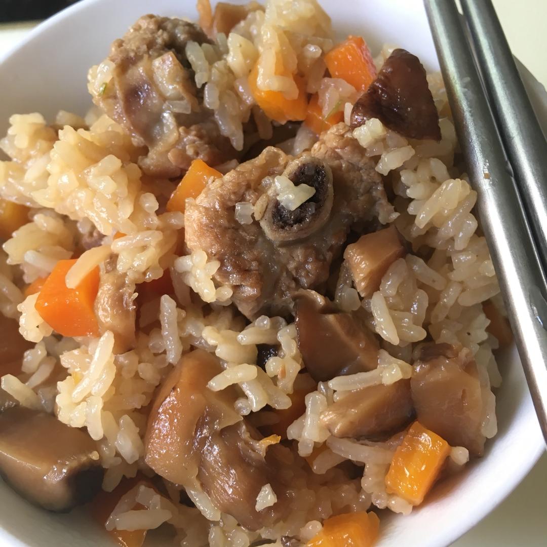 喷香排骨焖饭（爆好吃）