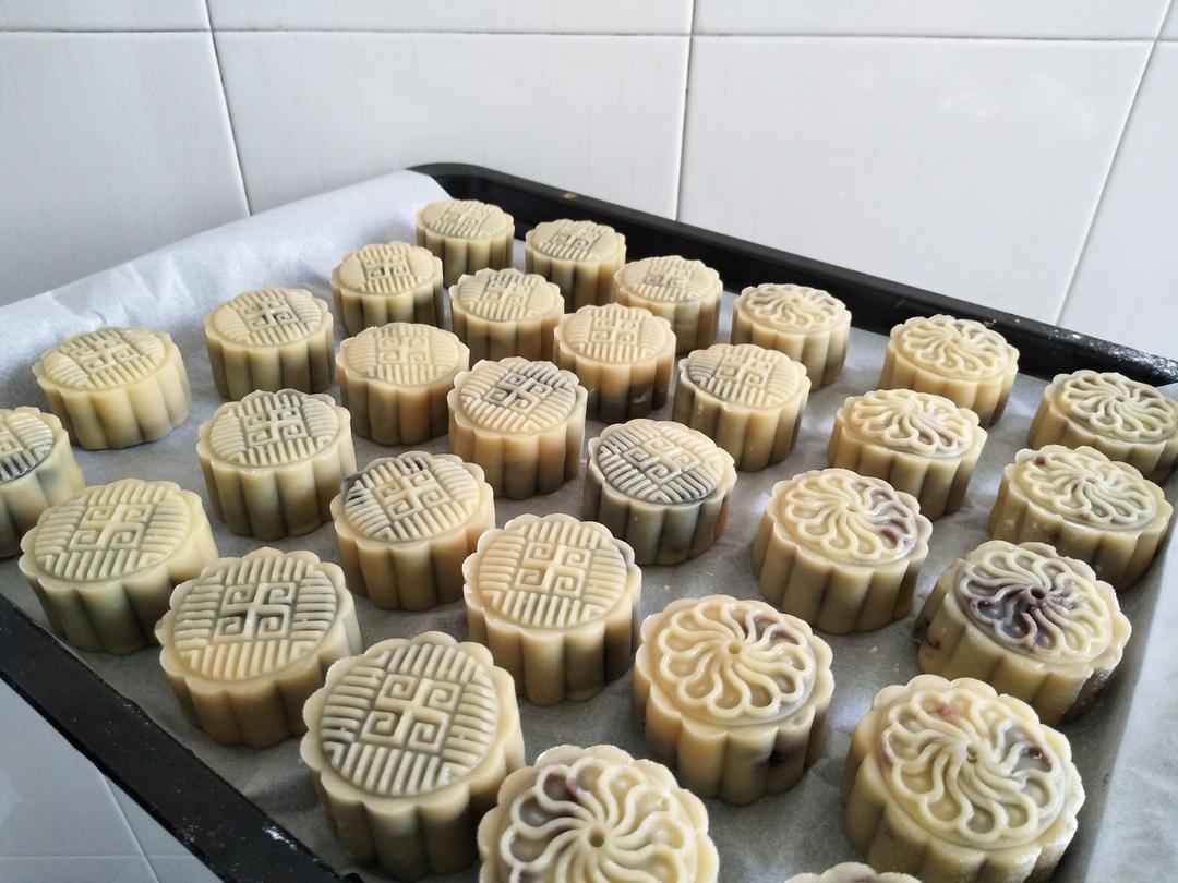 广式月饼—蛋黄芝麻月饼