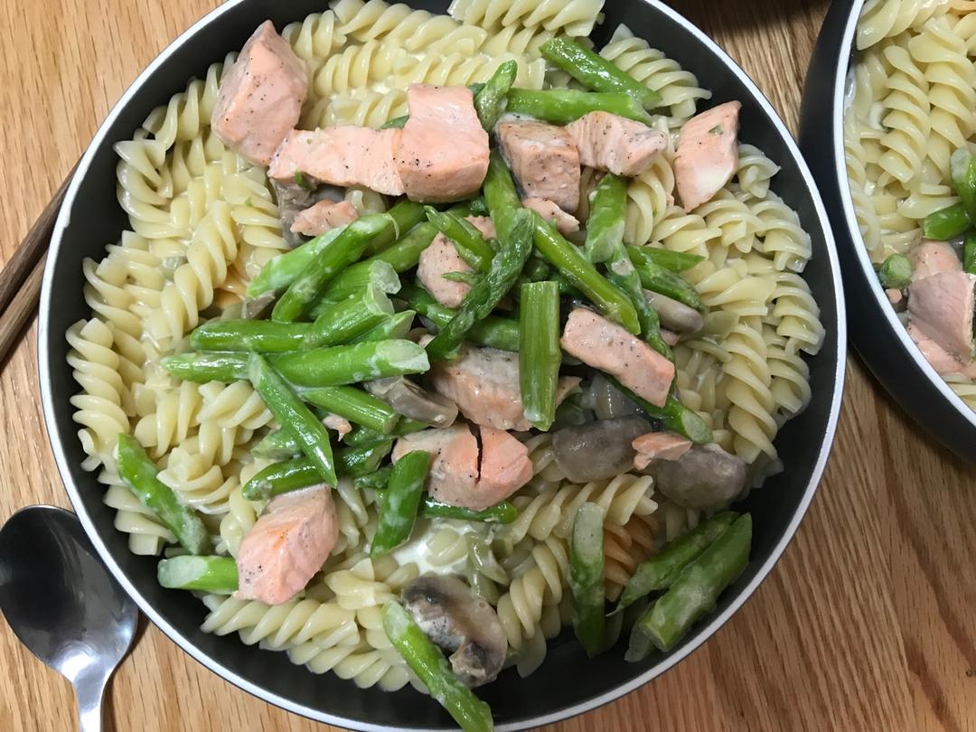 三文鱼奶油意面