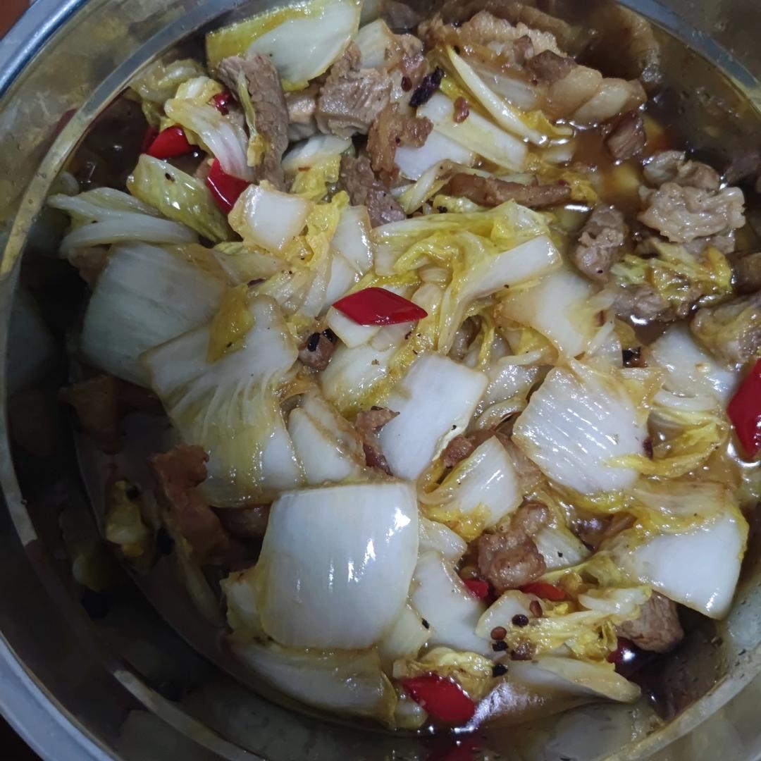 很香的白菜炖五花肉