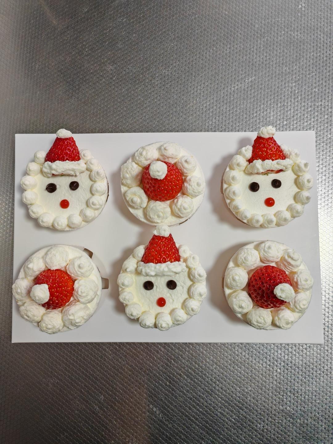 圣诞纸杯蛋糕(超详细视频教程)