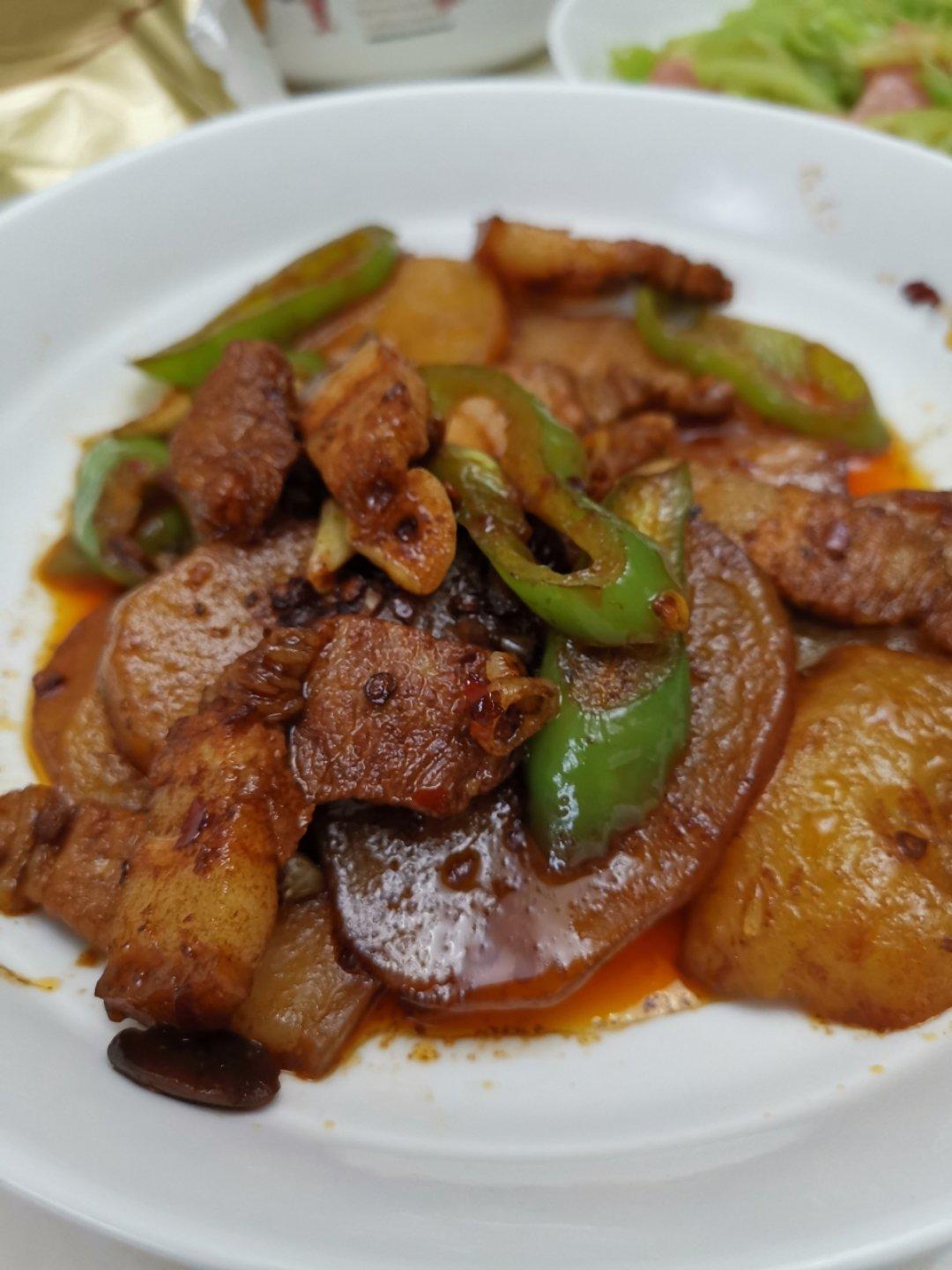 五花肉干煸土豆片
