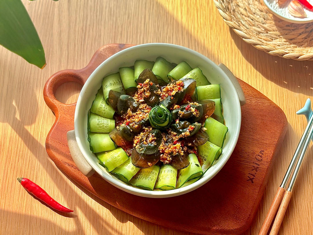 五分钟搞定年夜饭凉菜⎮黄瓜拌皮蛋太绝了🥒