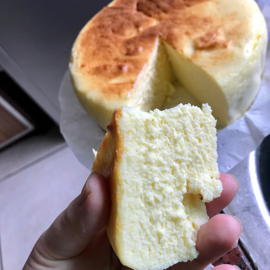 一晚上的等待果然是值得的，这是一款好吃的芝士蛋糕