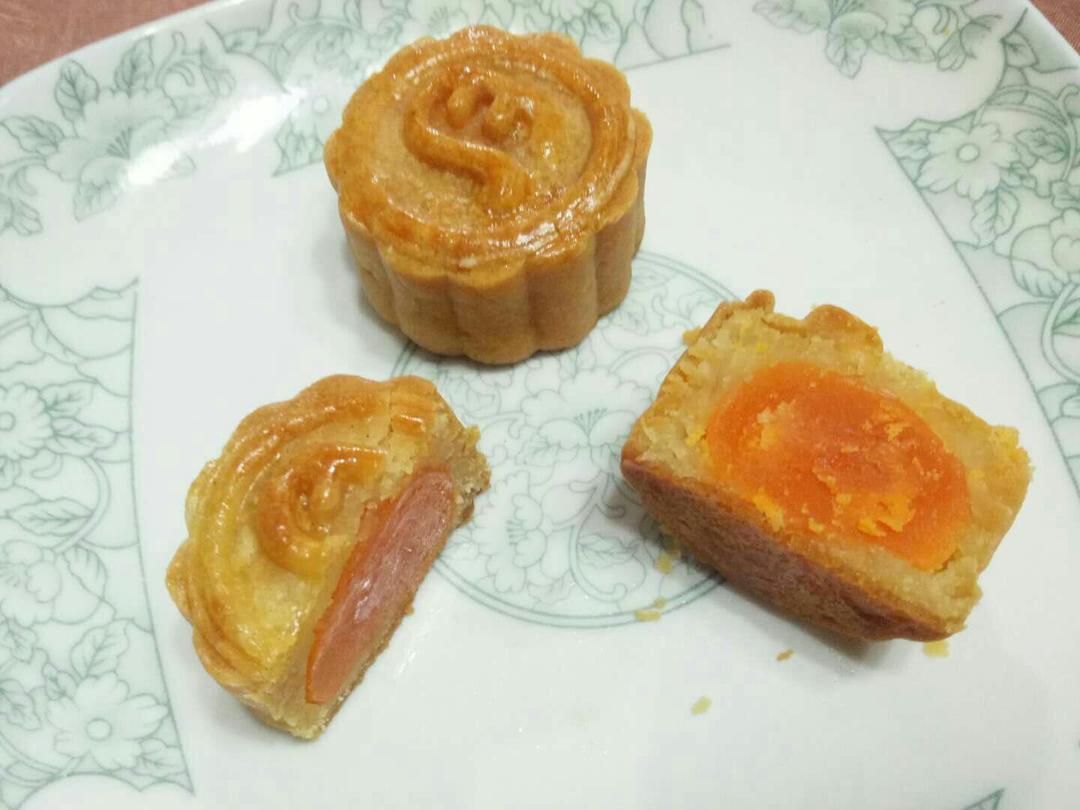 广式月饼——蛋黄莲蓉月饼