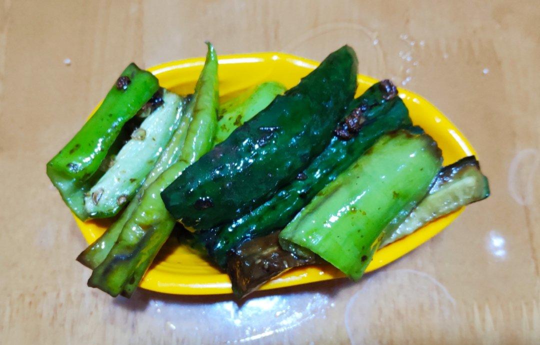 妈妈的腌黄瓜辣椒