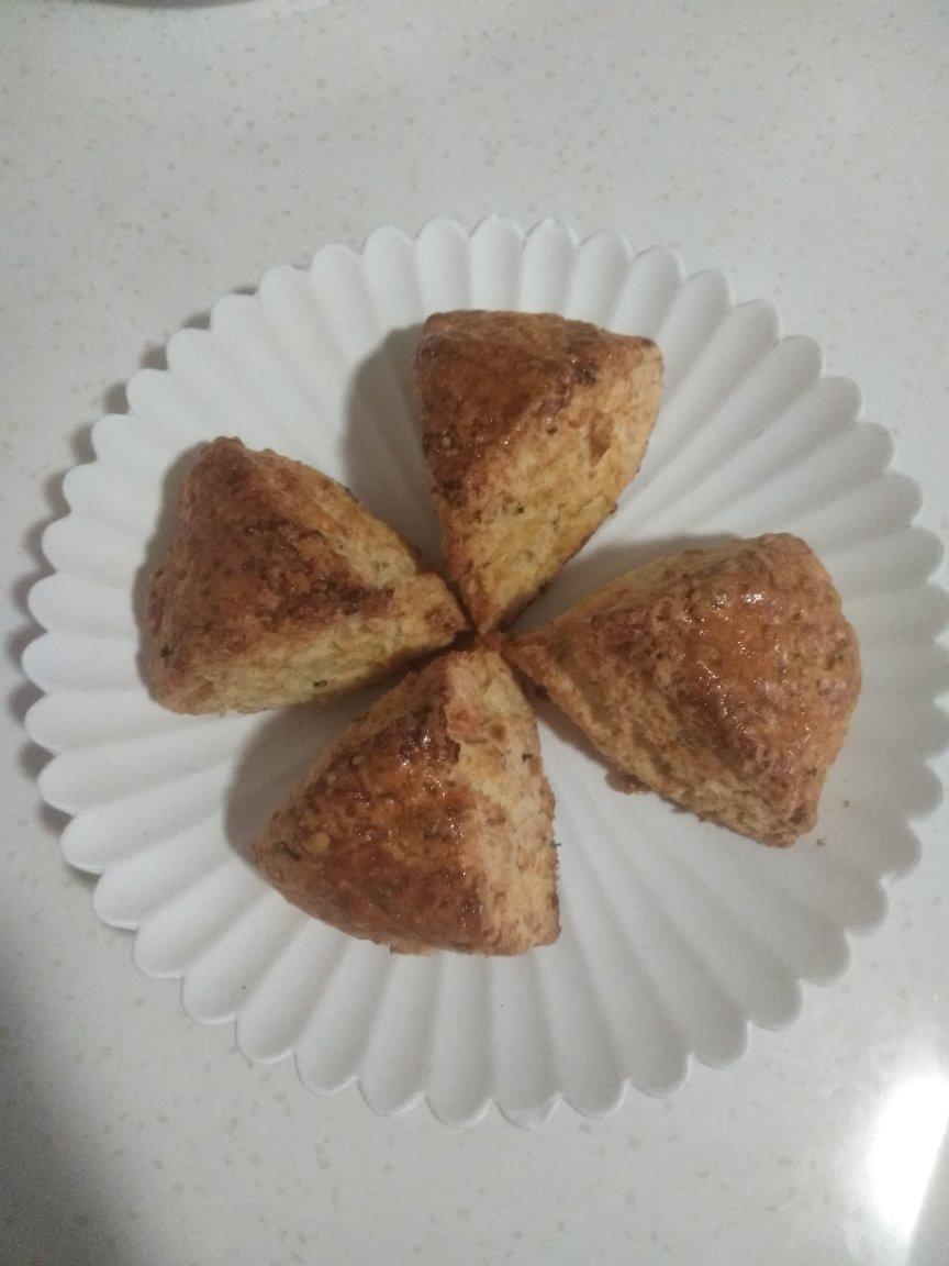 咸蛋黄肉松司康