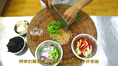 廚師長教你：“小炒黑木耳”的家常做法，味道口感很不錯，收藏了的做法 步驟5