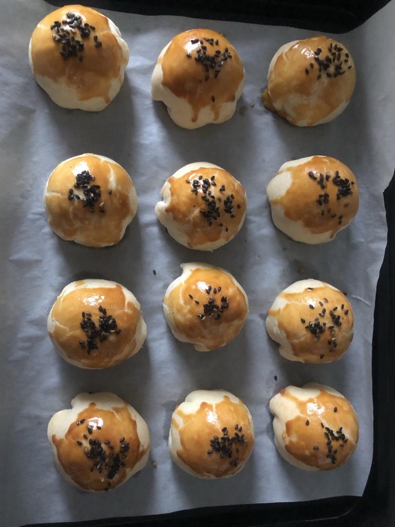 蛋黄酥（超详细步骤，附红豆沙馅做法）