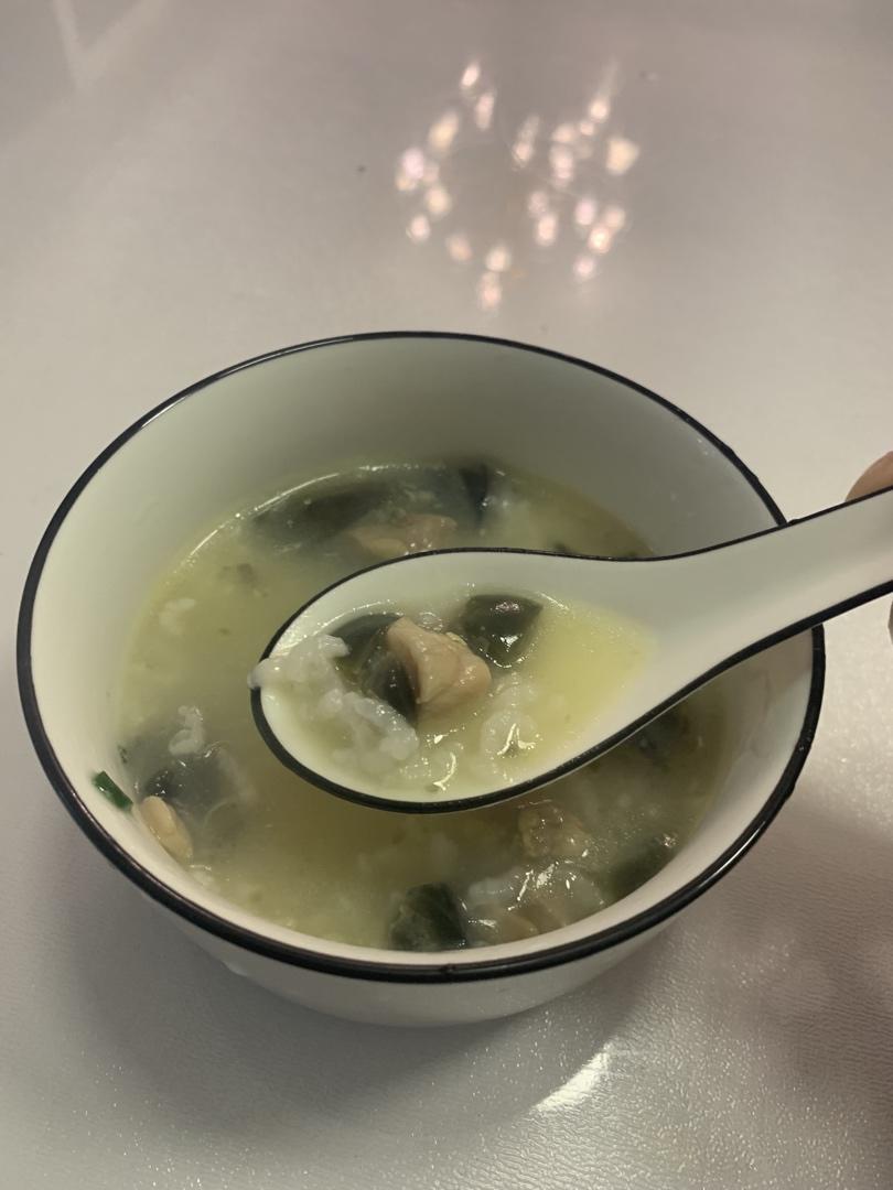 妈妈👩教我做的皮蛋瘦肉粥🥣简单快捷美味😋