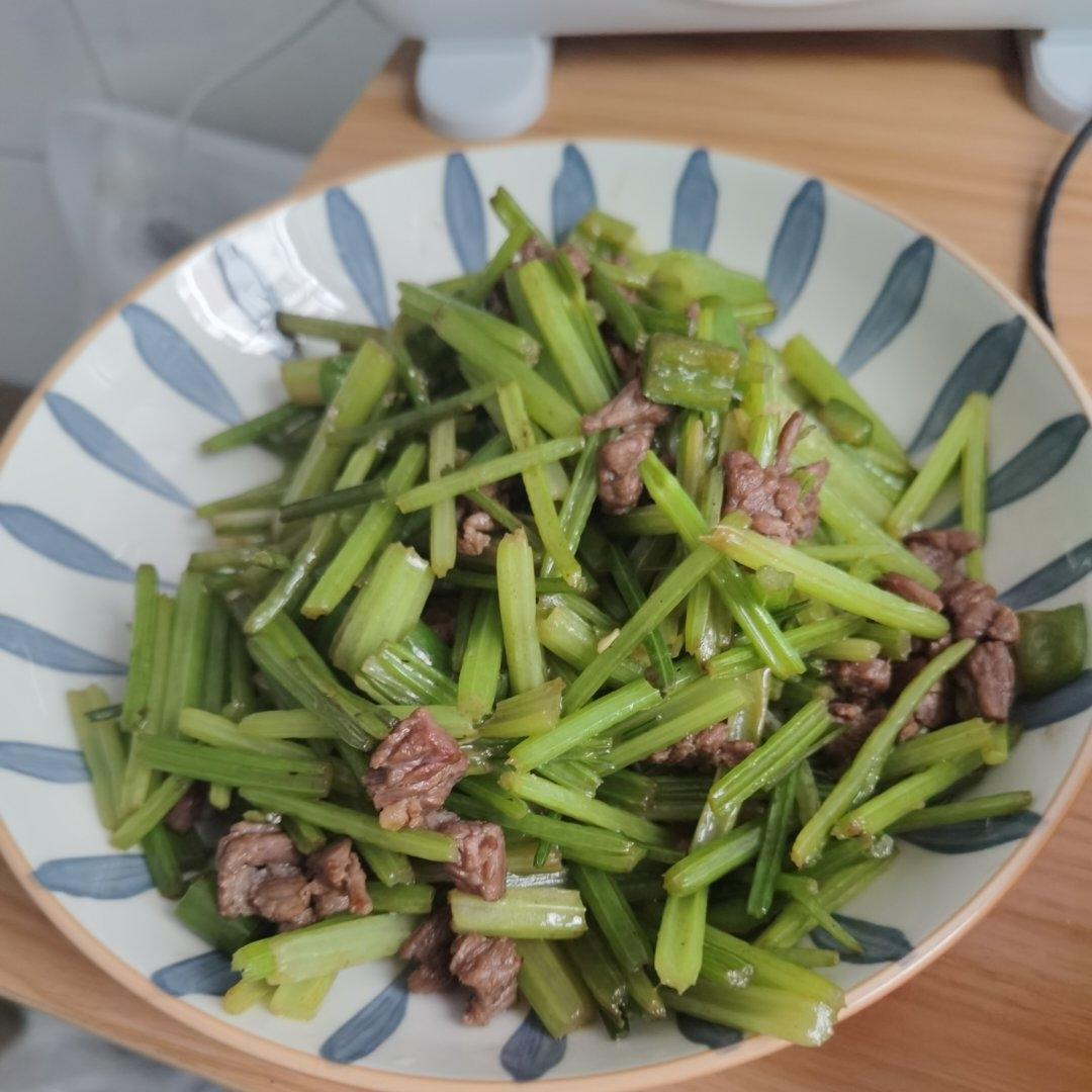 芹菜炒牛肉