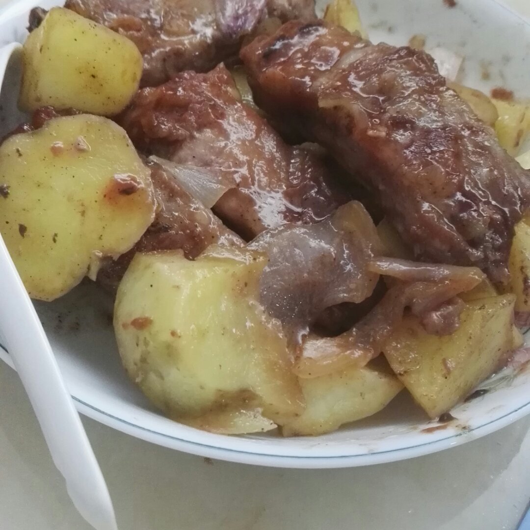 土豆烤肋排