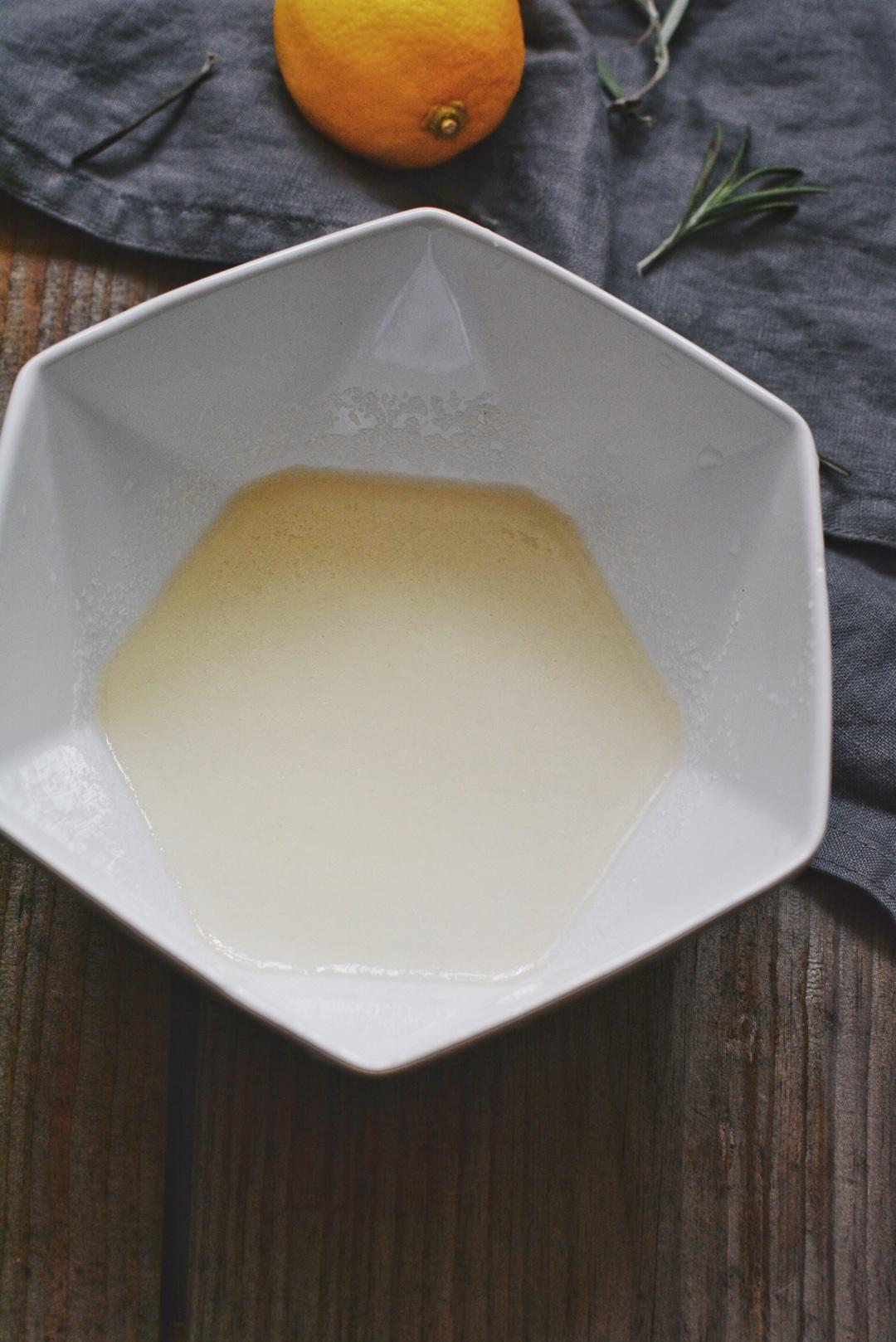 一杯假装冷淡的酸奶布丁的做法 步骤2