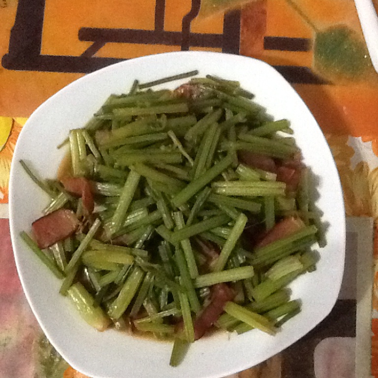 芹菜炒肉