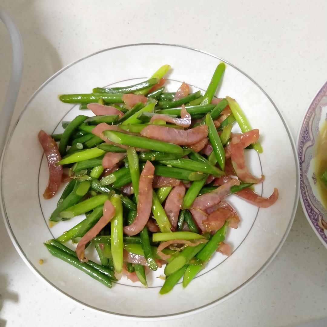 超级下饭的一道菜蒜苔炒风干腊肉