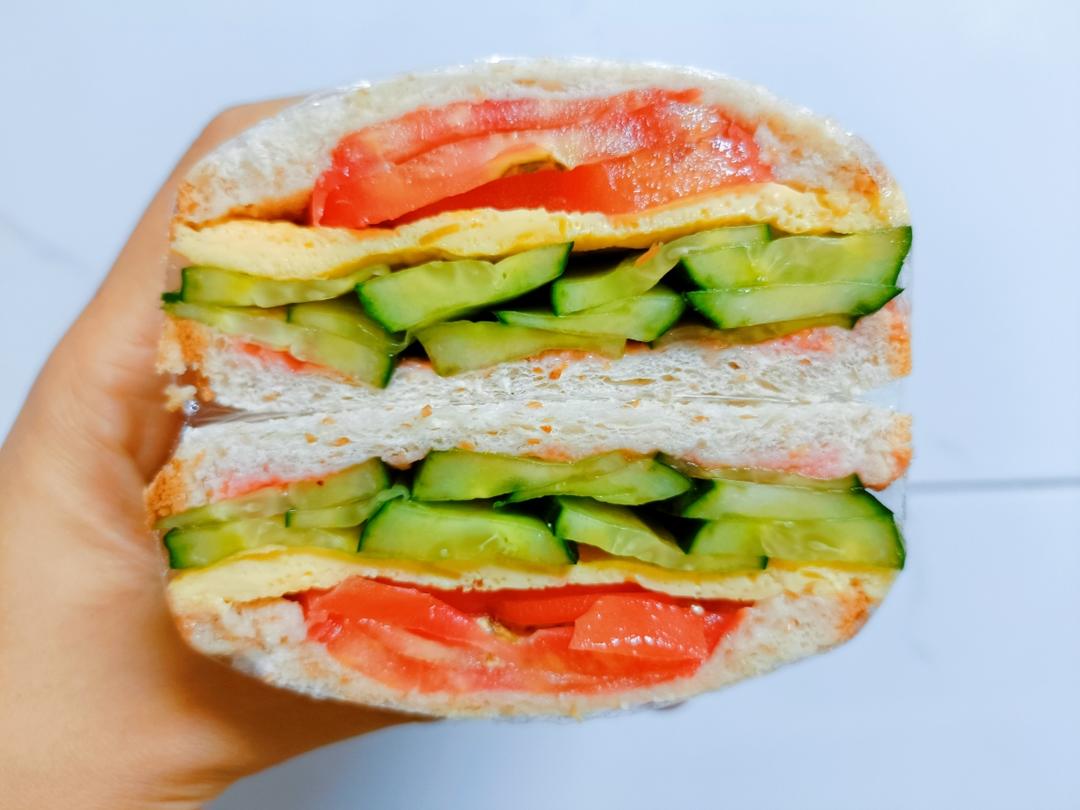 减脂版黄瓜鸡蛋三明治的做法