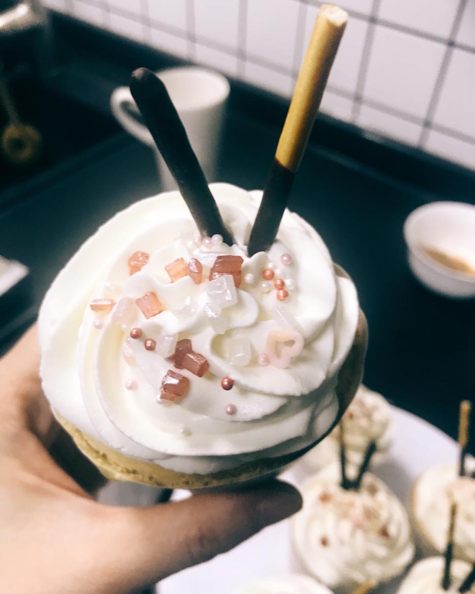 不塌，不裂，很润，很嫩的纸杯蛋糕