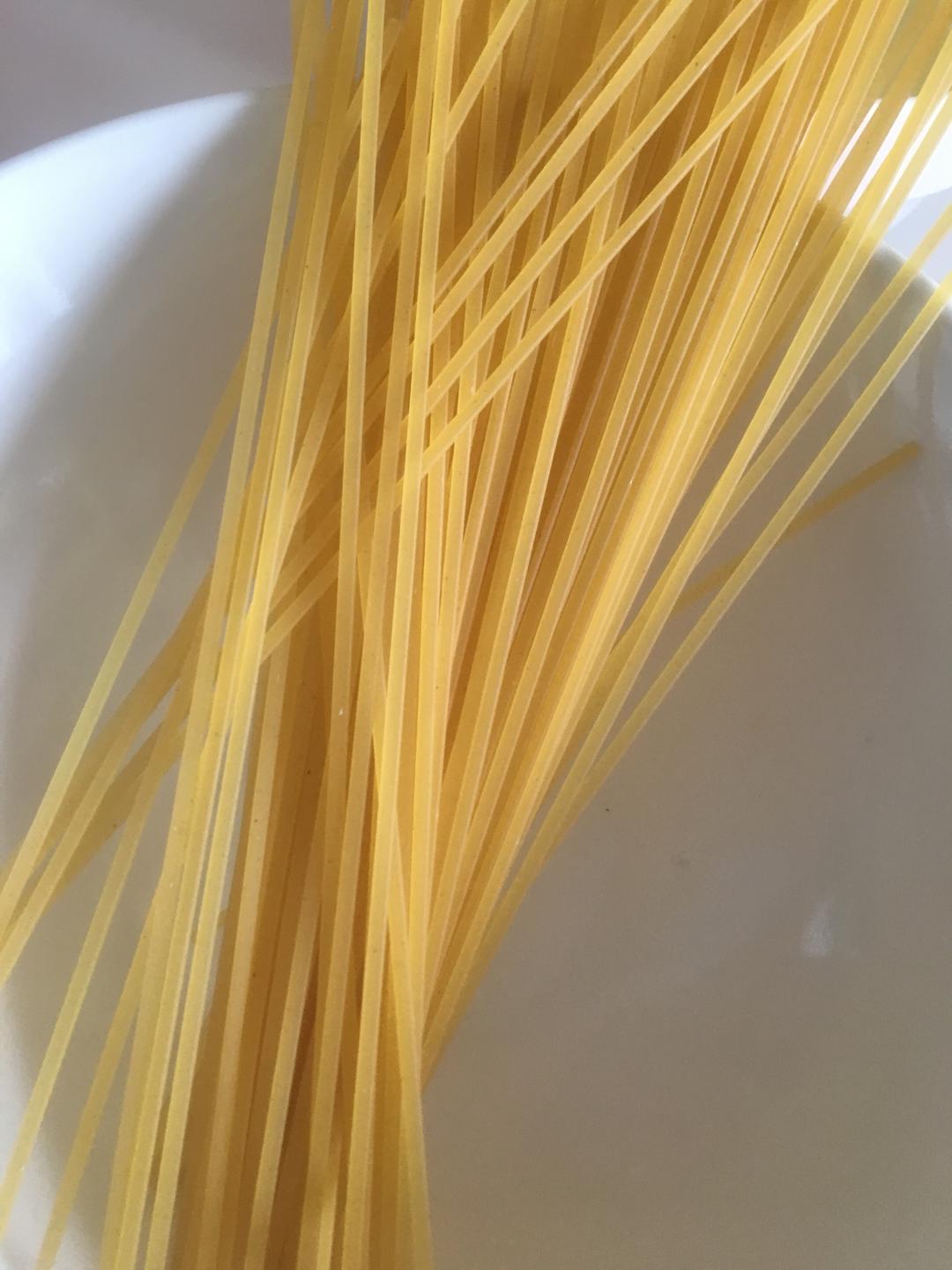 意大利培根蛋酱面 Spaghetti carbonara的做法 步骤4