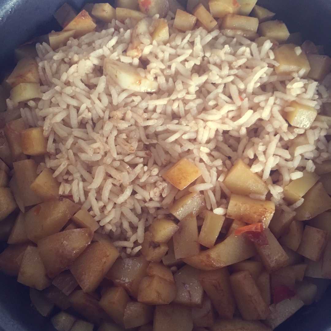 土豆焖饭（电饭锅版）