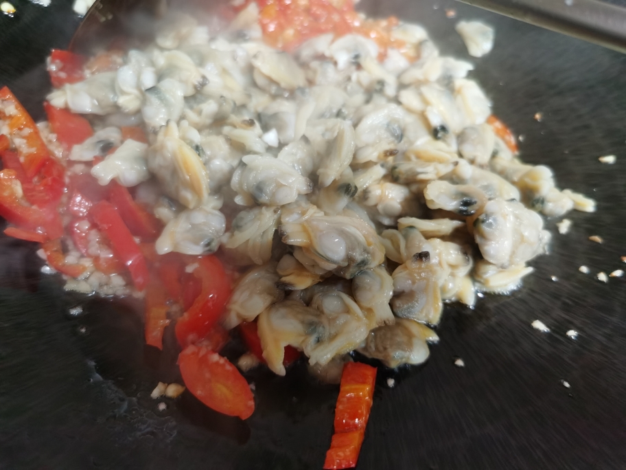 红椒炒花甲肉的做法 步骤5