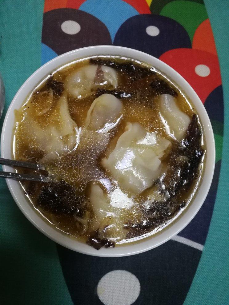 红汤鲜肉小馄饨