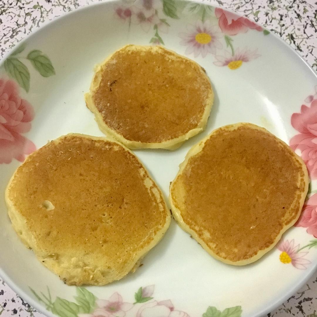 【减脂早餐】无油香蕉松饼（超简单）