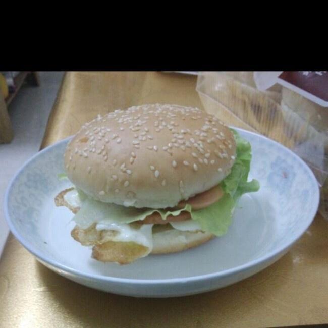 鸡蛋培根汉堡的做法