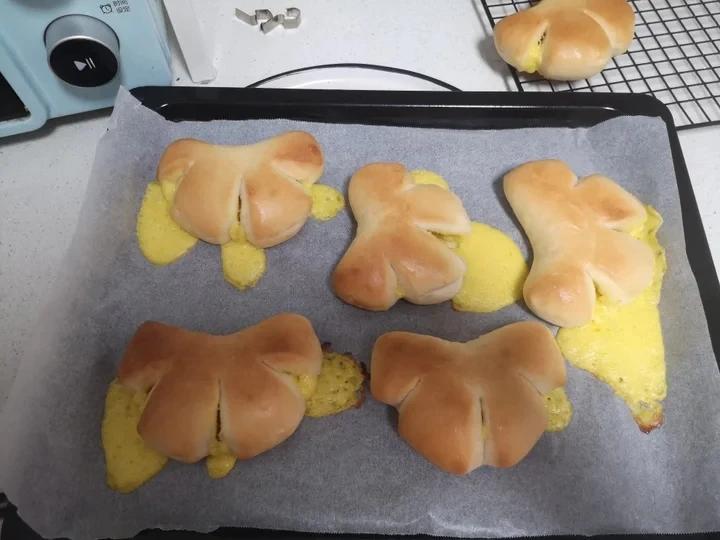 复古卡仕达夹馅面包