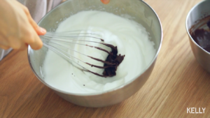 双重巧克力浓郁卷/香香香香···香喷喷的巧克力卷~/烘焙视频蛋糕篇10「中卷」的做法 步骤22