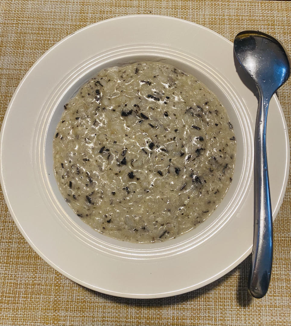 爱打呵欠的猫做的黑松露干酪蘑菇烩饭