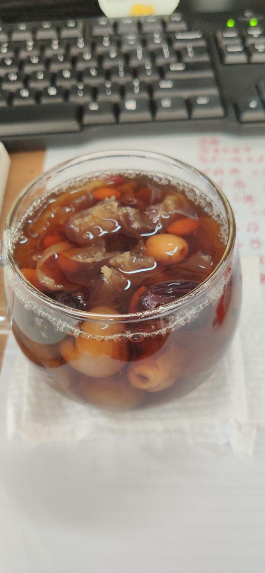 银耳出胶有诀窍，只需记住这两步，人人都能做出来味道正宗，口感到位的银耳羹