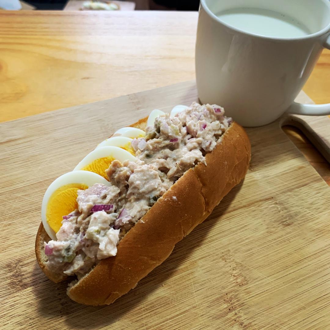 金枪鱼鸡蛋三明治