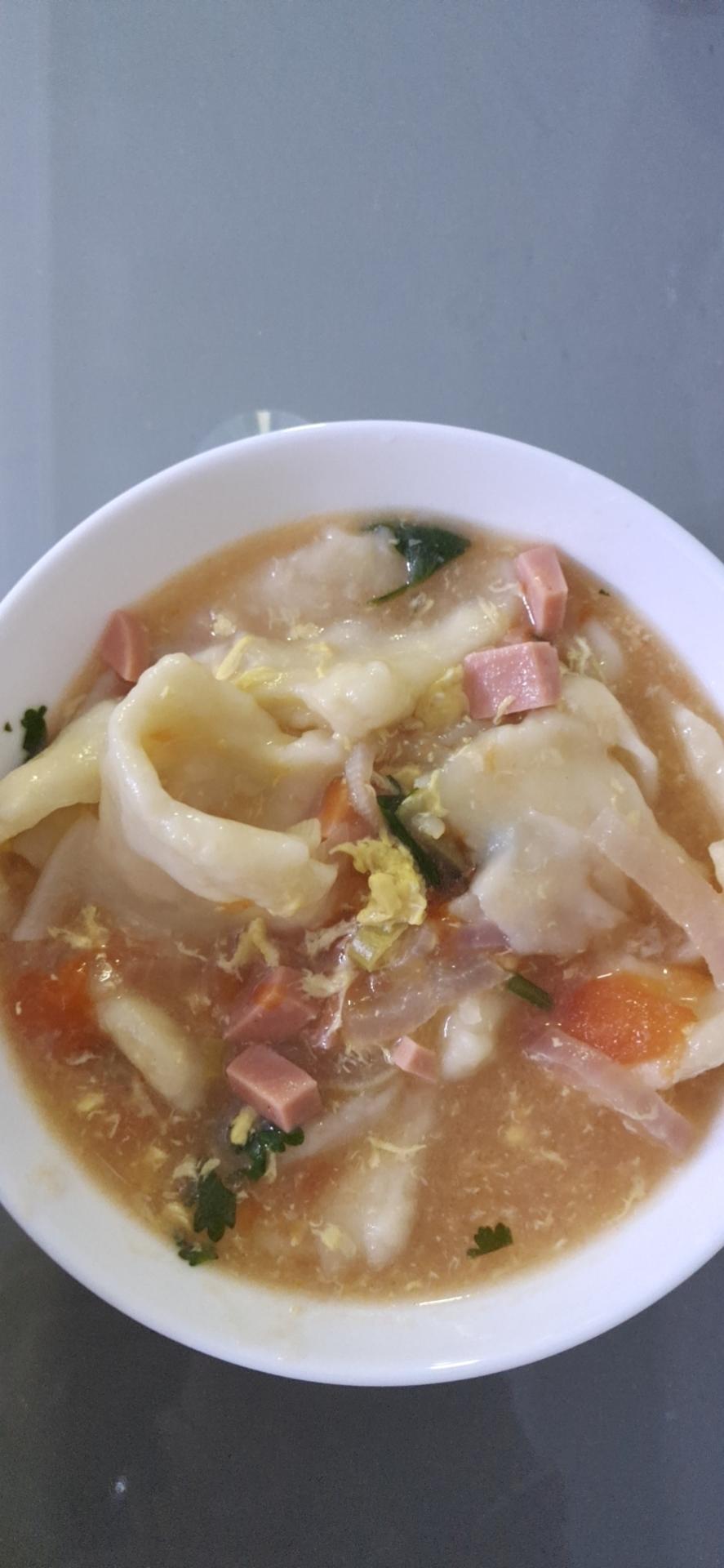 面片汤，面片爽滑筋道又柔软，汤汁鲜美