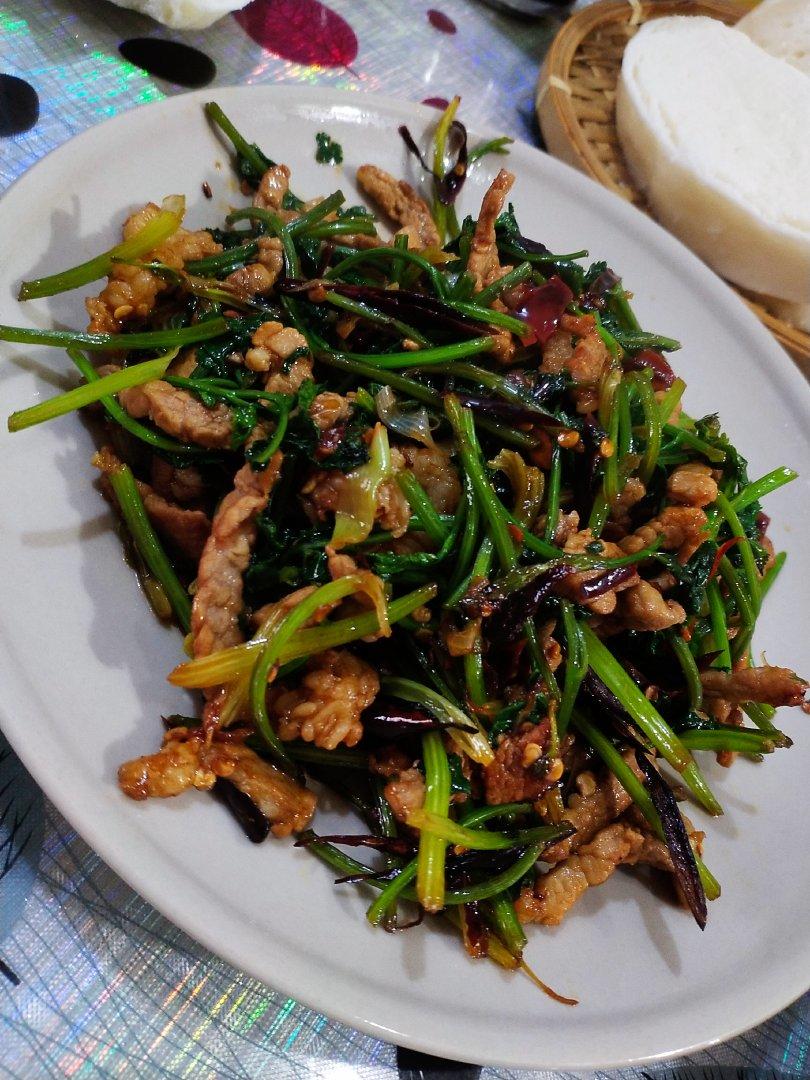 〈香辣肉丝〉，简单版🌶，欣小厨 😉