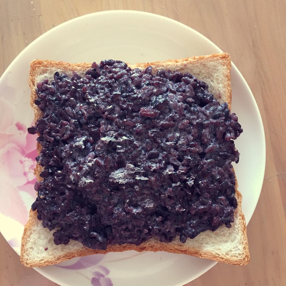 april-a做的黑米面包