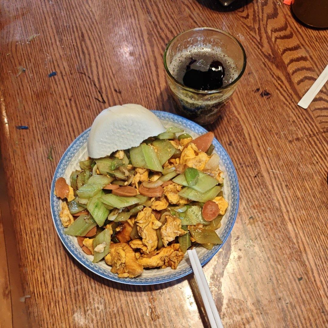爆炒黄瓜+鸡蛋+火腿肠