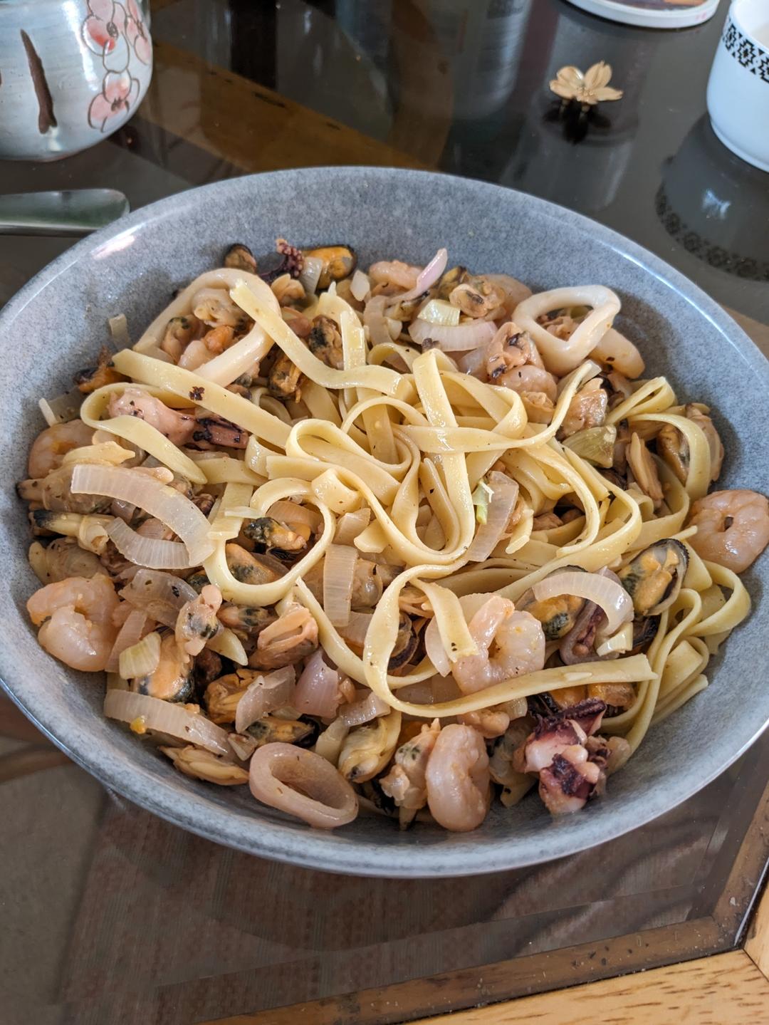 白葡萄酒海鲜意面（Seafood Pasta with White Wine）