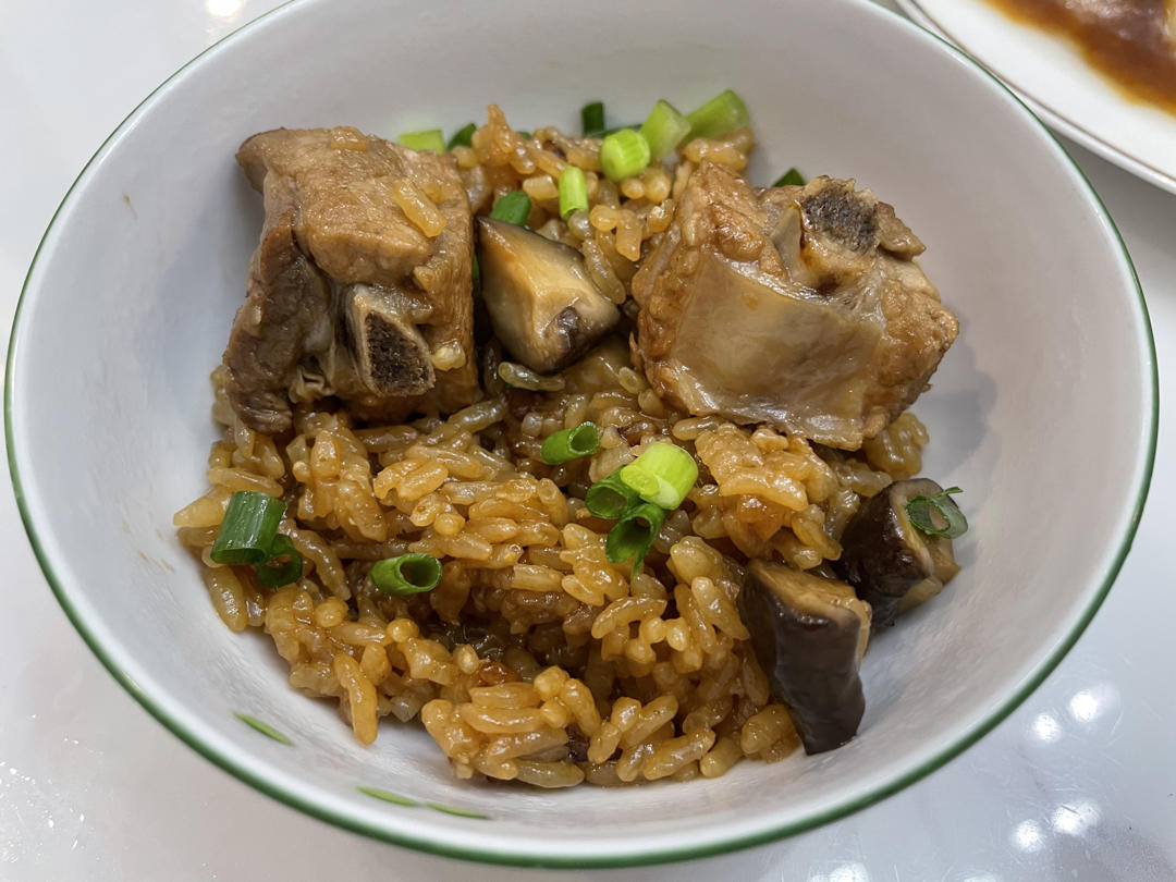 喷香排骨焖饭（爆好吃）