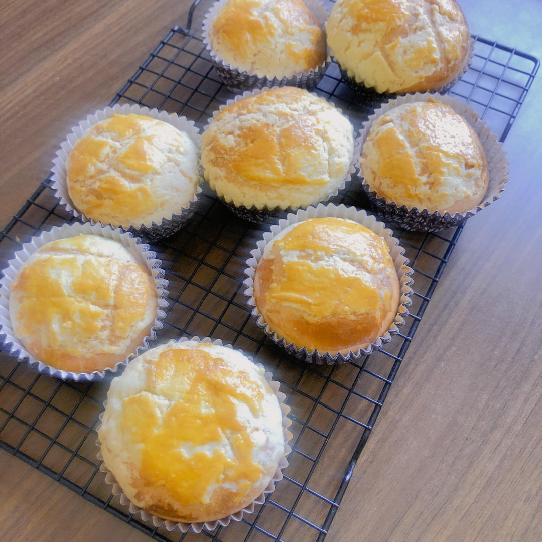 好吃到炸裂的港式菠萝包（附带制作酥皮的小视频）