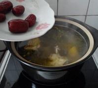 春笋红枣煲鸡汤的做法 步骤10