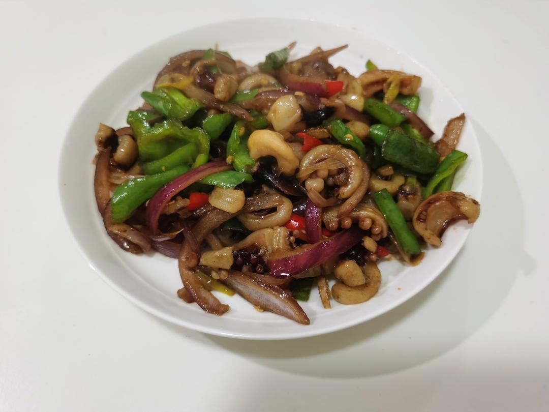 爆炒鱿鱼须，加上这一步，可以与铁板鱿鱼媲美