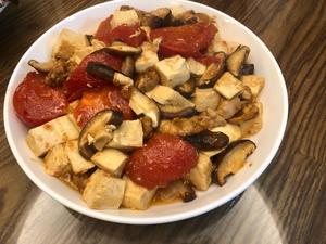 香菇西红柿焖豆腐的做法 步骤3