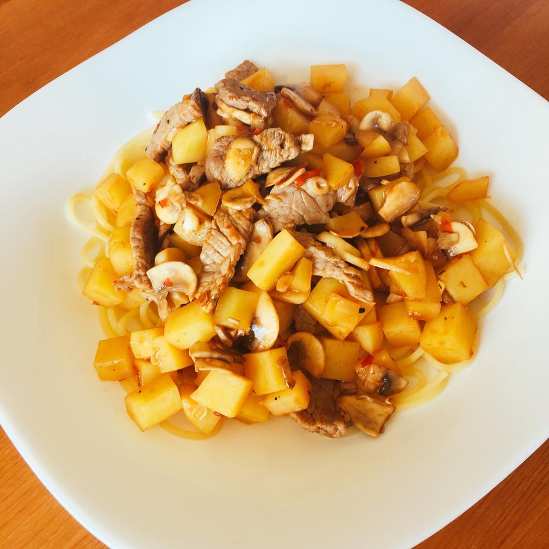 照烧牛肉蘑菇炒意面