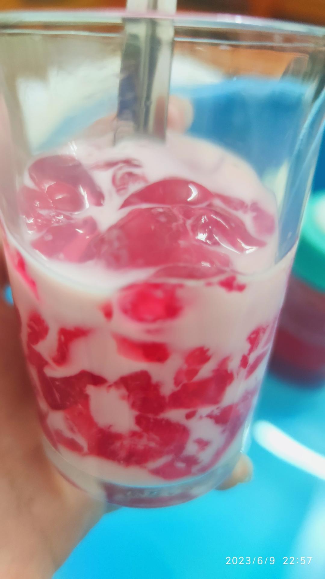 夏日特饮—5款可以吸的水果冻撞奶，白凉粉的N种可能