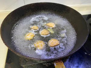鲍鱼鸡(砂锅啫啫煲)的做法 步骤6