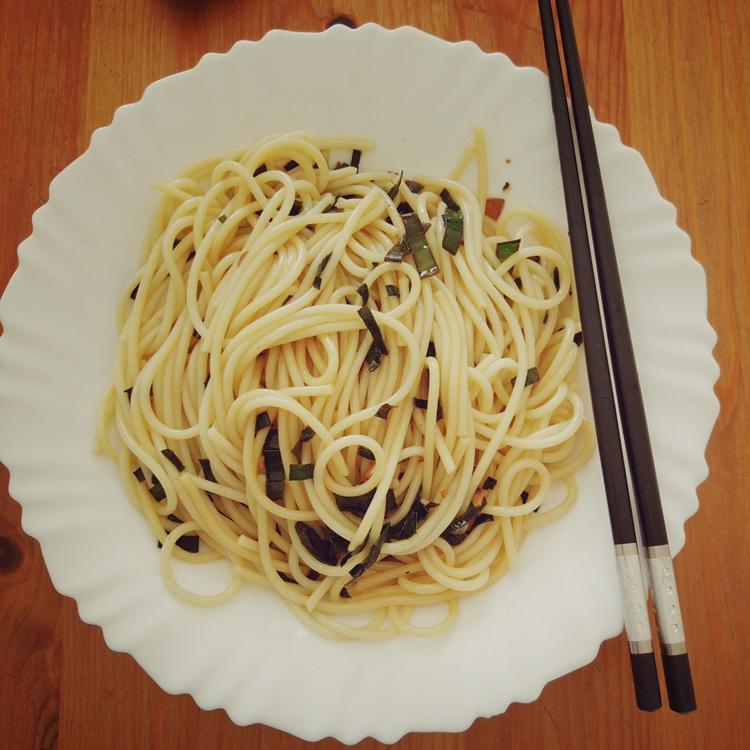 10分钟搞定的一碗葱油拌面