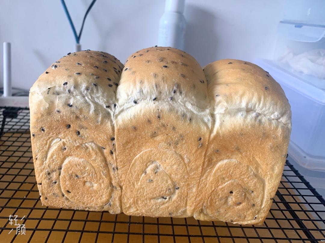 ✔️越嚼越香de黑芝麻咸吐司