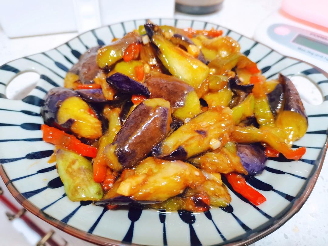 红烧茄子（佐西红柿尖椒）